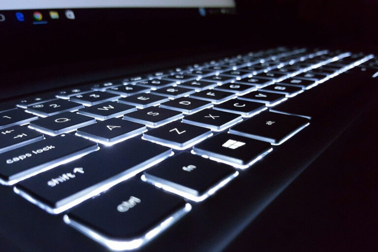 Z tego artykułu dowiesz się, jakie obowiązki ma content moderator. Dowiedz się!